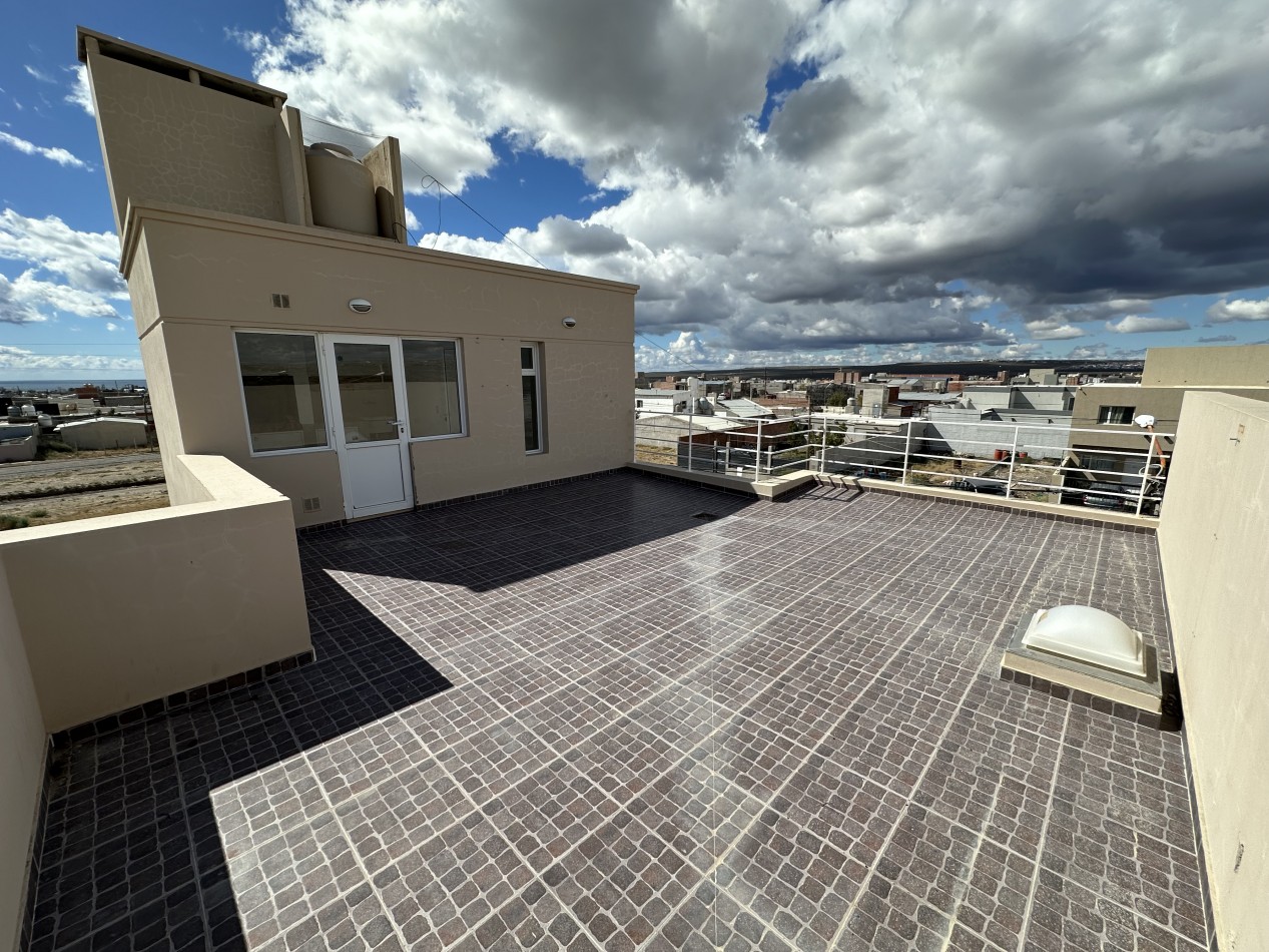 DUPLEX 2 DORMITORIOS CON COCHERA Y TERRAZA PRIVADA