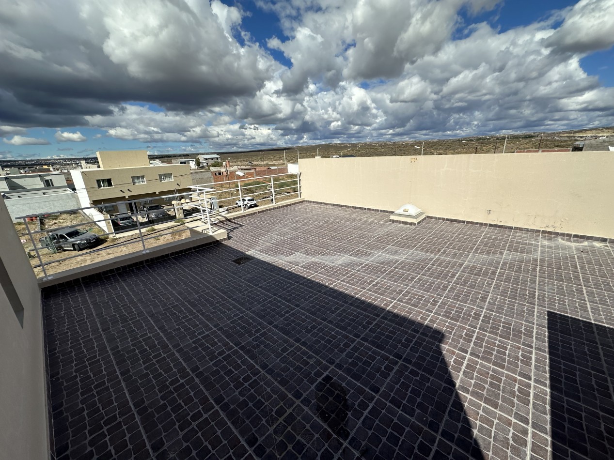 DUPLEX 2 DORMITORIOS CON COCHERA Y TERRAZA PRIVADA