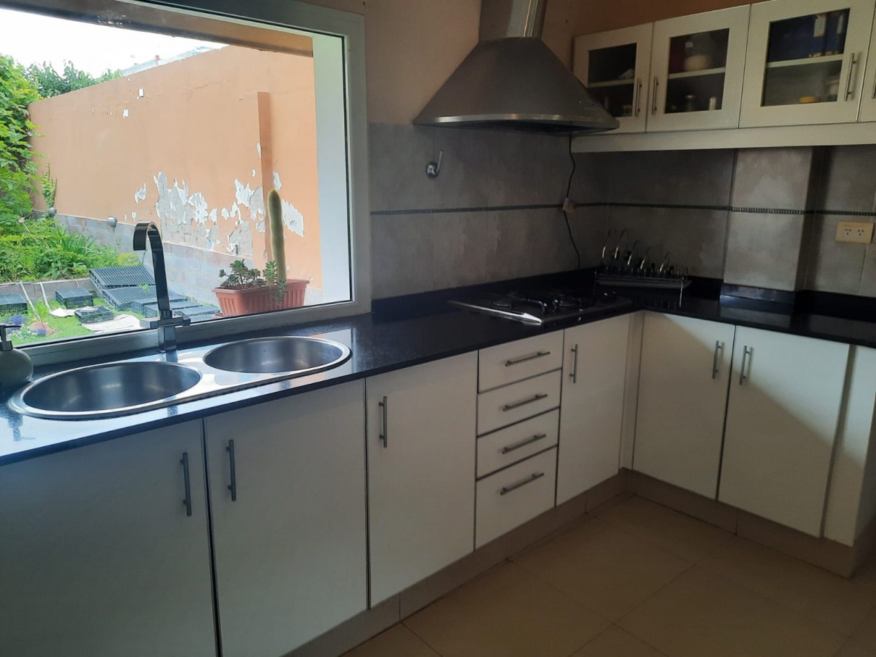 CASA DE 3 DORMITORIOS - BARRIO SUR
