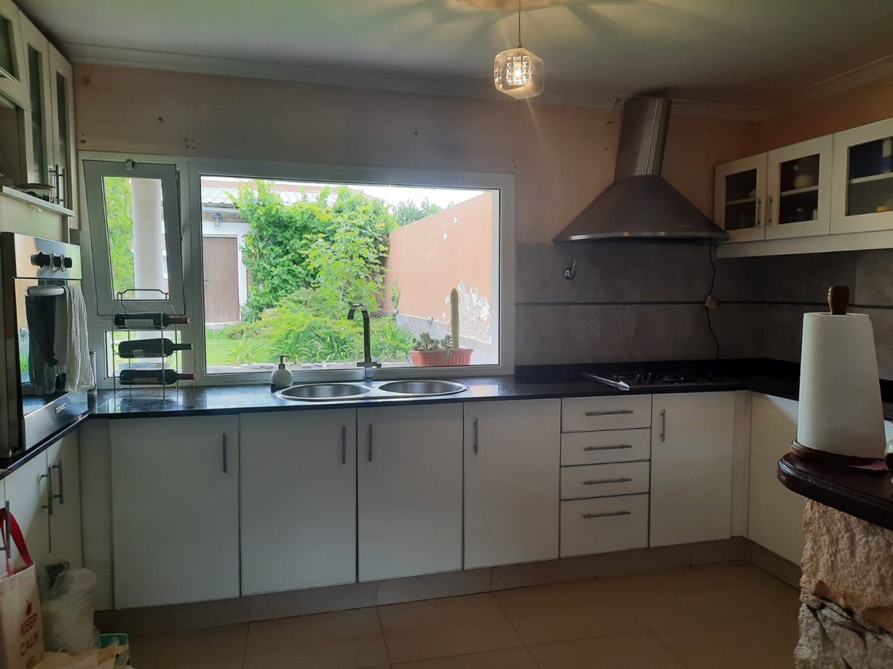 CASA DE 3 DORMITORIOS - BARRIO SUR