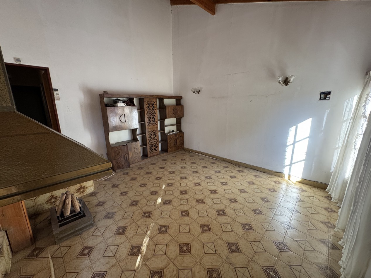 CASA 3 DORMITORIOS SOBRE ESPECTACULAR LOTE CENTRICO