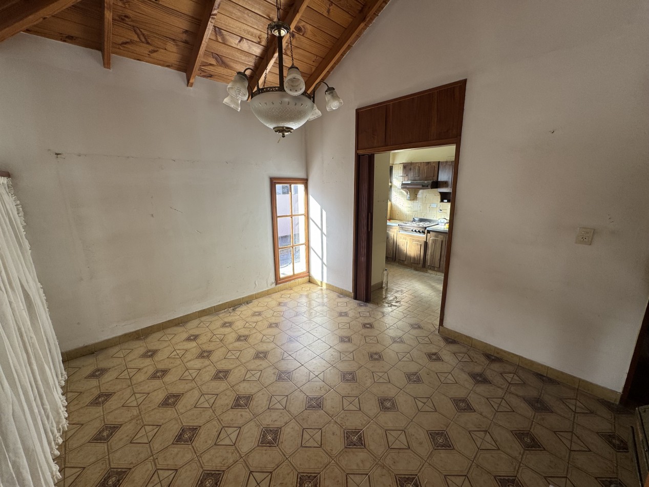 CASA 3 DORMITORIOS SOBRE ESPECTACULAR LOTE CENTRICO