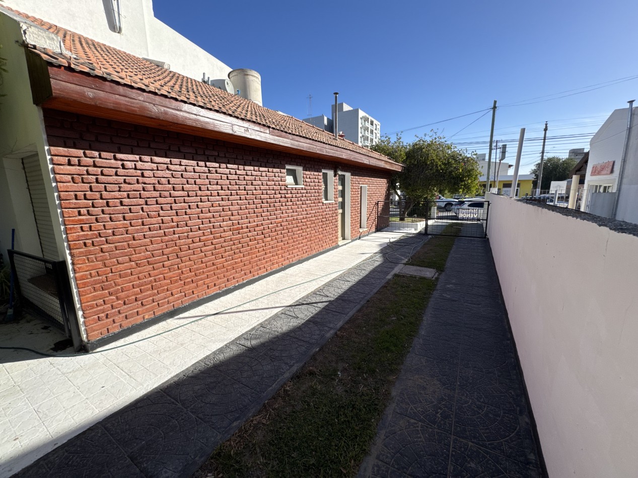 CASA 3 DORMITORIOS SOBRE ESPECTACULAR LOTE CENTRICO
