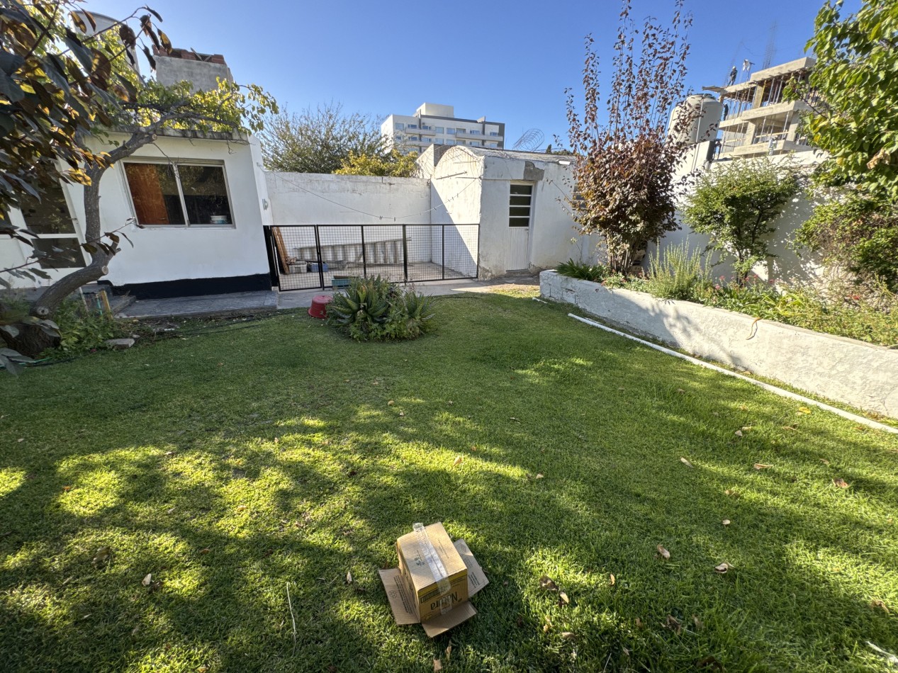 CASA 3 DORMITORIOS SOBRE ESPECTACULAR LOTE CENTRICO