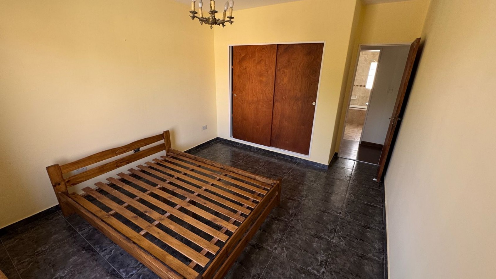 CASA 2 DORMITORIOS EN BARRIO SUR