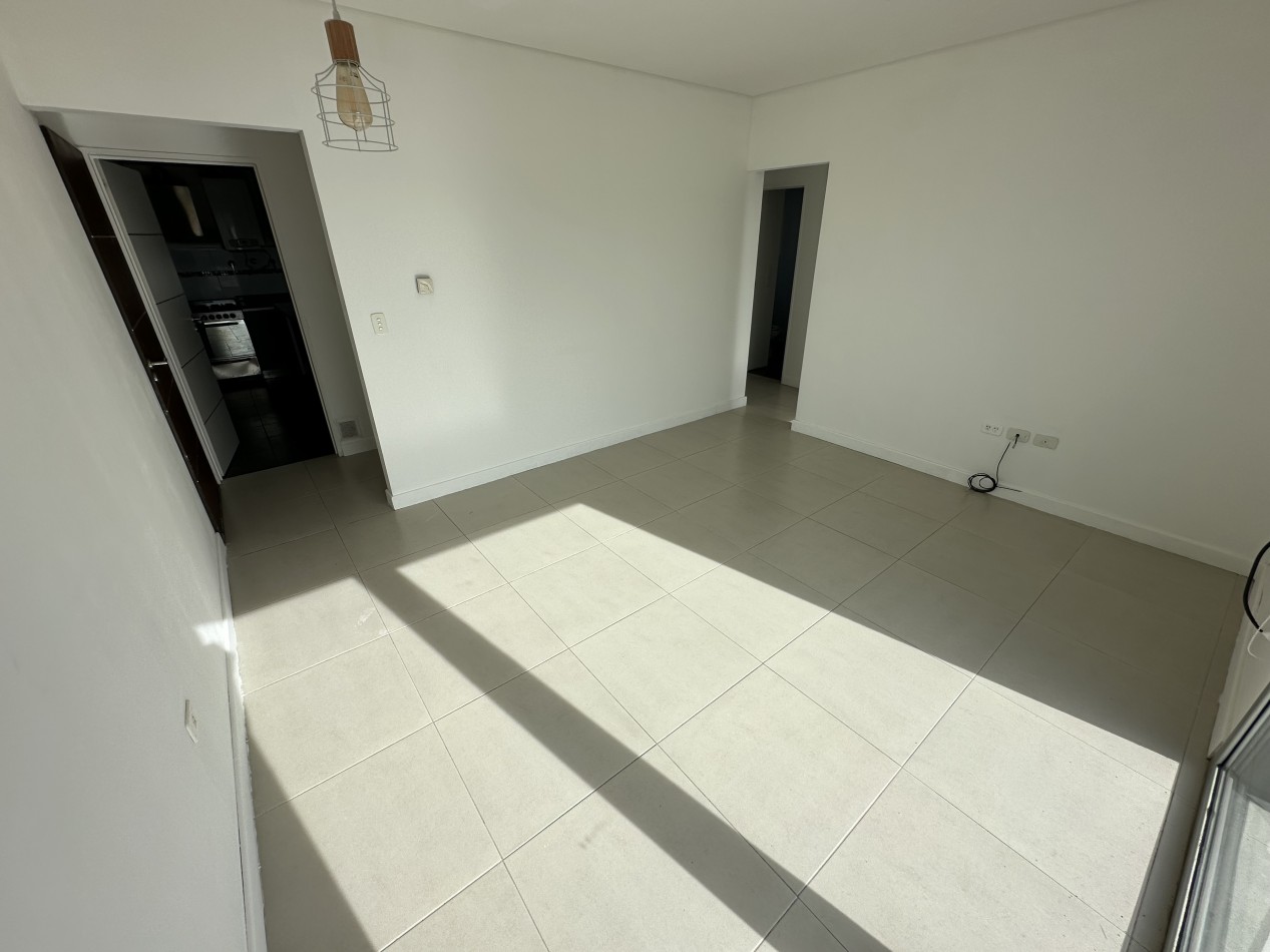 HERMOSO DEPARTAMENTO DE 2 DORMITORIOS CON COCHERA EN BARRIO SUR