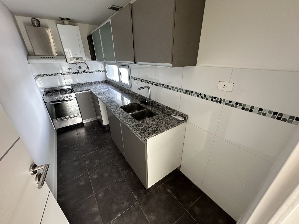 HERMOSO DEPARTAMENTO DE 2 DORMITORIOS CON COCHERA EN BARRIO SUR