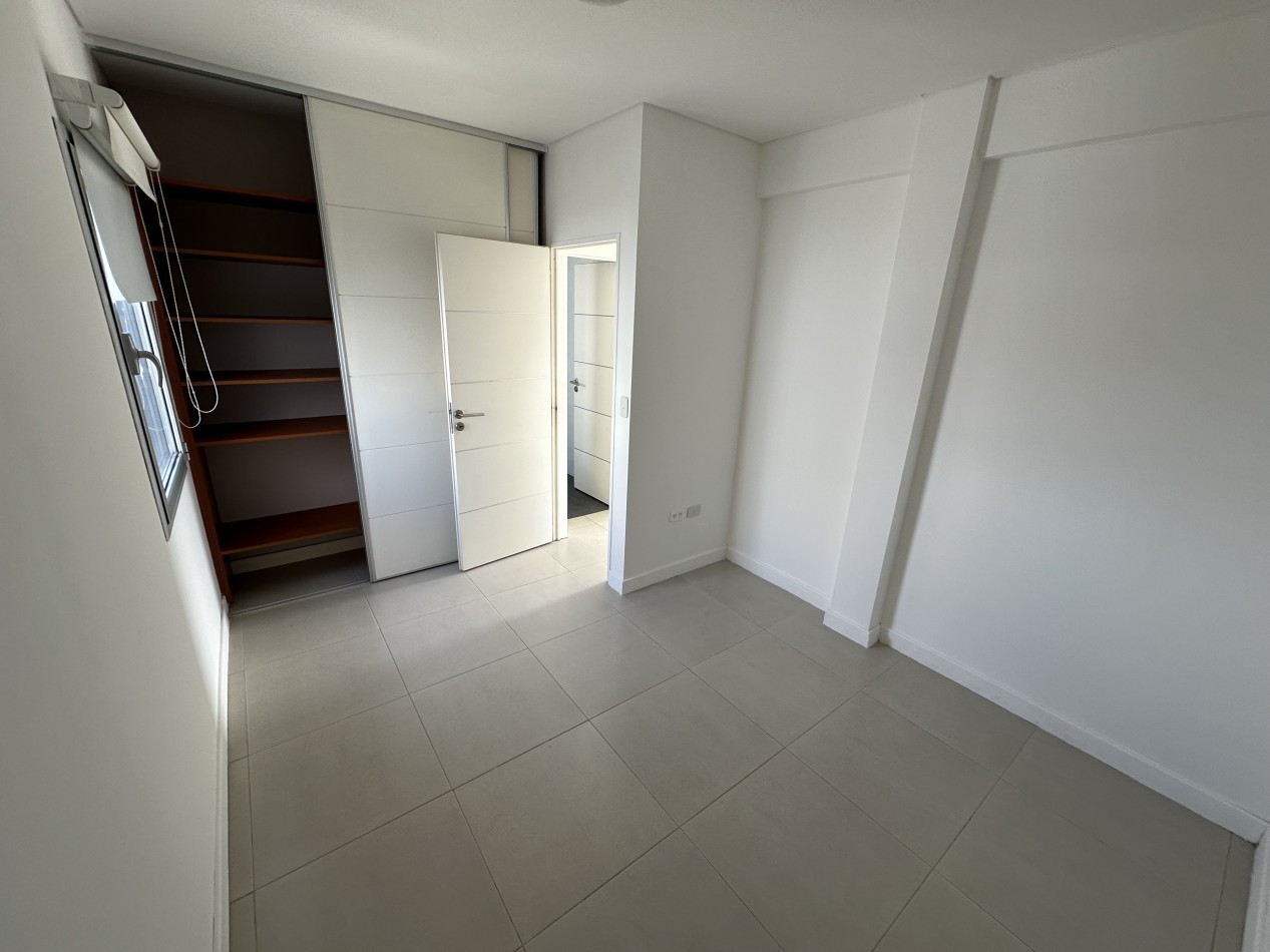 HERMOSO DEPARTAMENTO DE 2 DORMITORIOS CON COCHERA EN BARRIO SUR