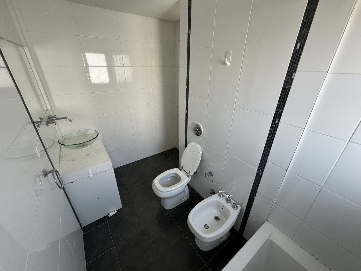 HERMOSO DEPARTAMENTO DE 2 DORMITORIOS CON COCHERA EN BARRIO SUR