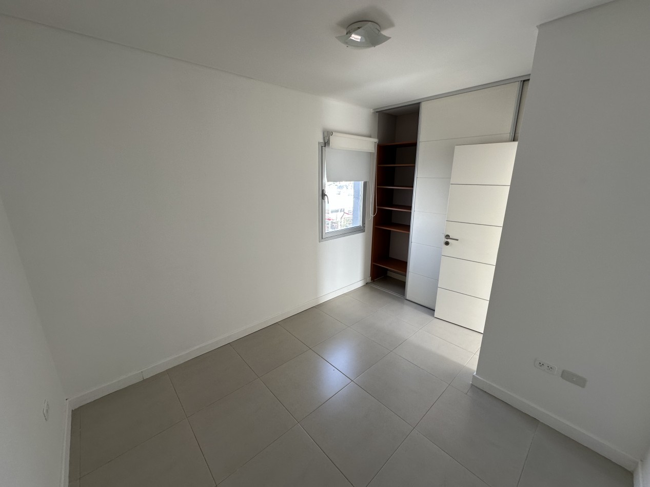 HERMOSO DEPARTAMENTO DE 2 DORMITORIOS CON COCHERA EN BARRIO SUR