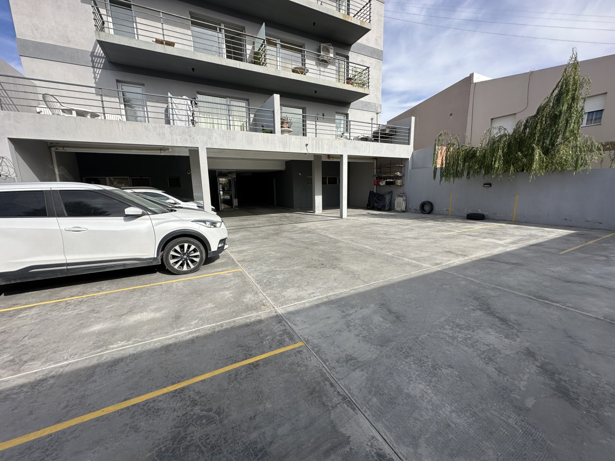 HERMOSO DEPARTAMENTO DE 2 DORMITORIOS CON COCHERA EN BARRIO SUR