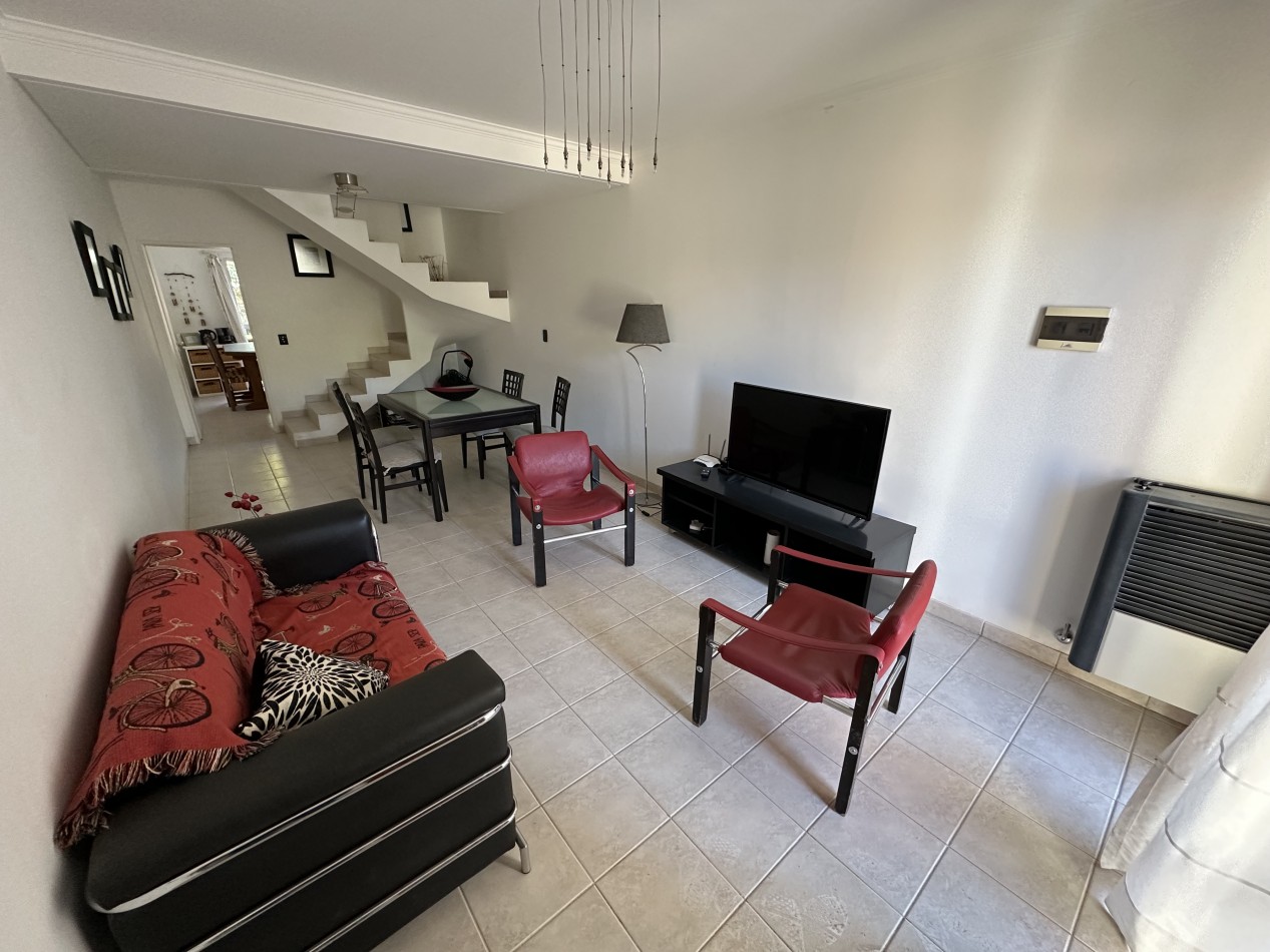 DUPLEX 2 DORMITORIOS CON PATIO Y ENTRADA VEHICULAR EN ZONA SUR 