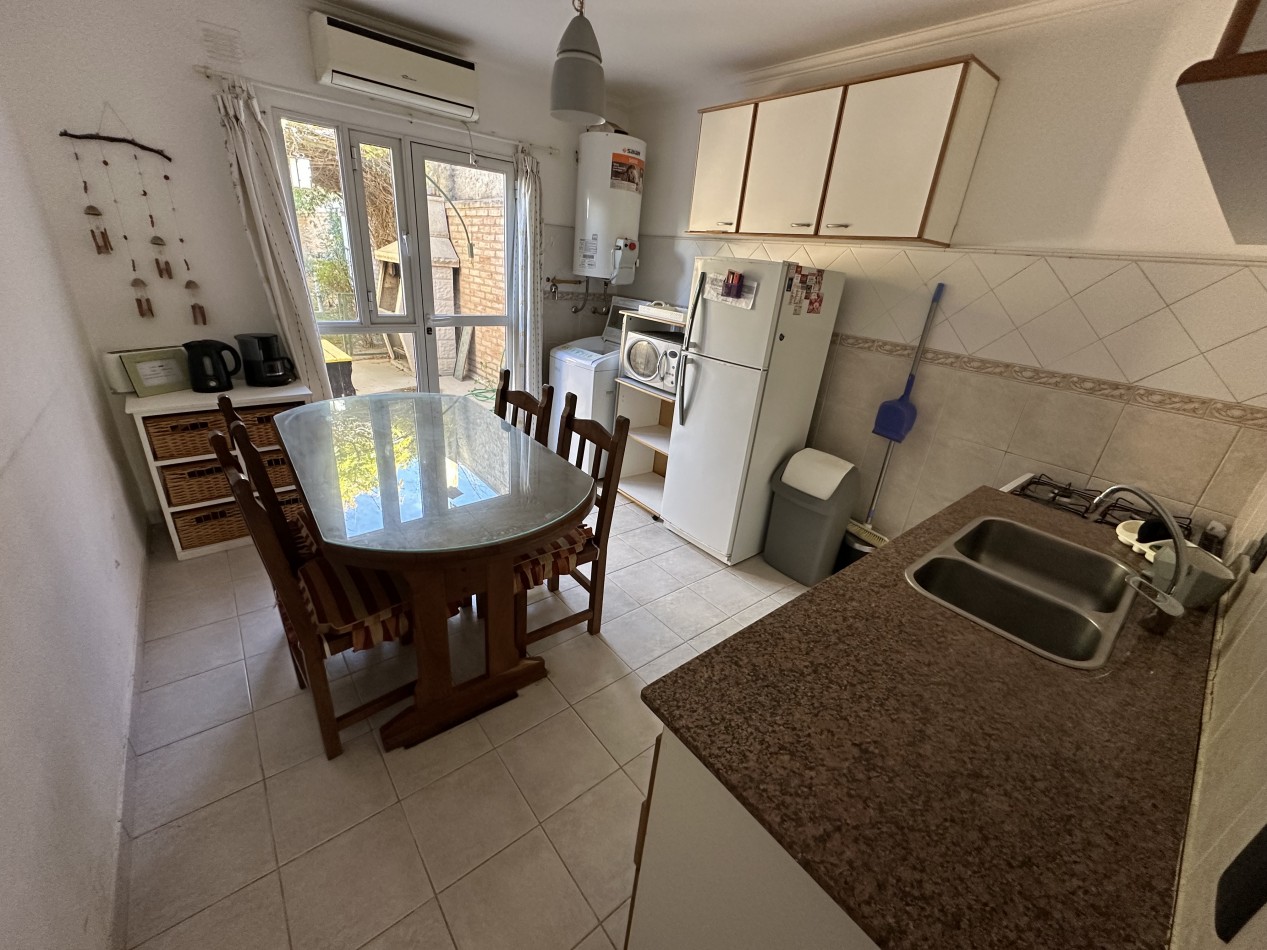 DUPLEX 2 DORMITORIOS CON PATIO Y ENTRADA VEHICULAR EN ZONA SUR 