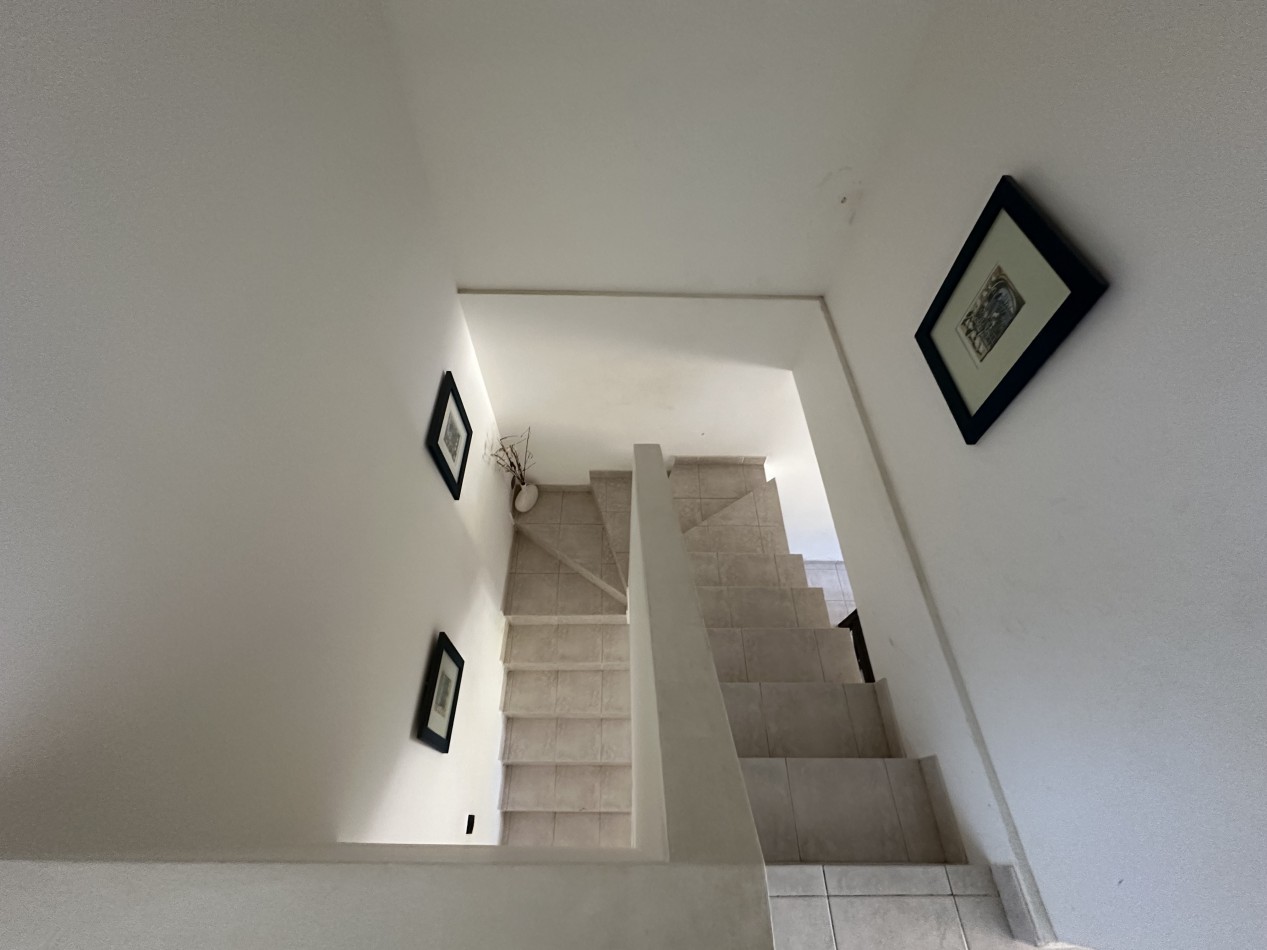 DUPLEX 2 DORMITORIOS CON PATIO Y ENTRADA VEHICULAR EN ZONA SUR 