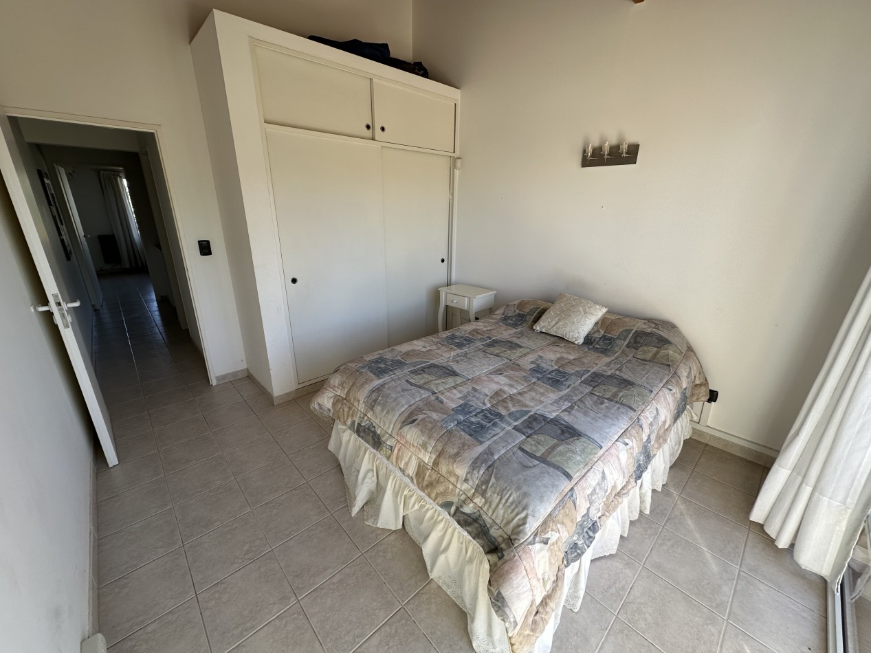 DUPLEX 2 DORMITORIOS CON PATIO Y ENTRADA VEHICULAR EN ZONA SUR 