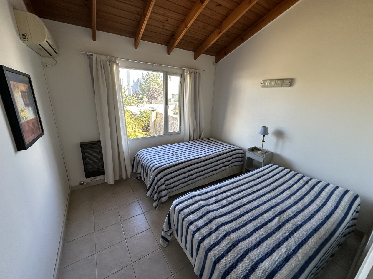 DUPLEX 2 DORMITORIOS CON PATIO Y ENTRADA VEHICULAR EN ZONA SUR 