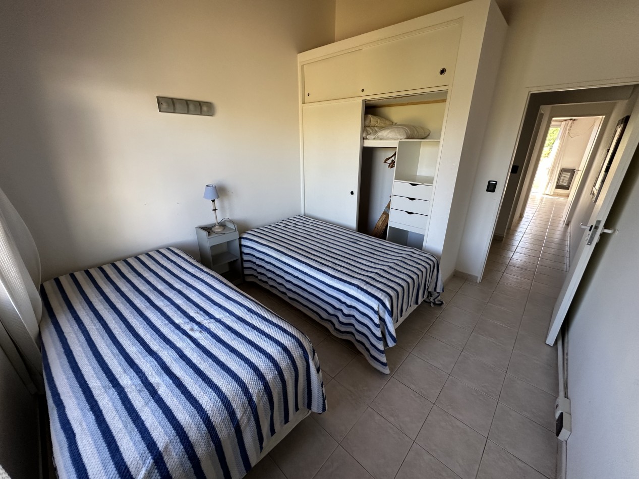 DUPLEX 2 DORMITORIOS CON PATIO Y ENTRADA VEHICULAR EN ZONA SUR 