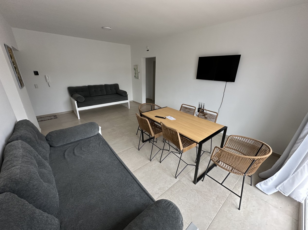 AMPLIO DEPTO DE 1 DORMITORIO CON COCHERA EN ZONA SUR 