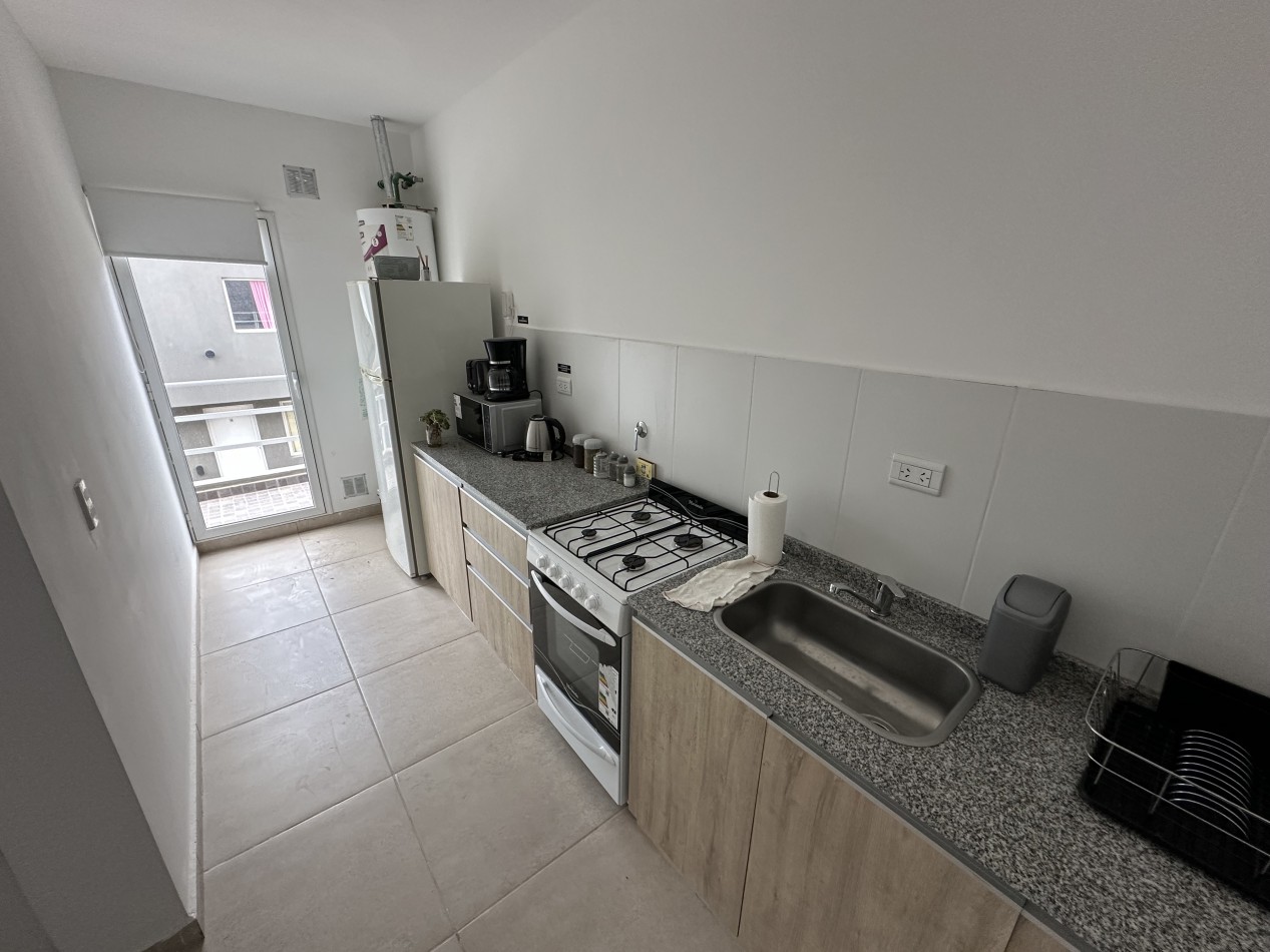 AMPLIO DEPTO DE 1 DORMITORIO CON COCHERA EN ZONA SUR 
