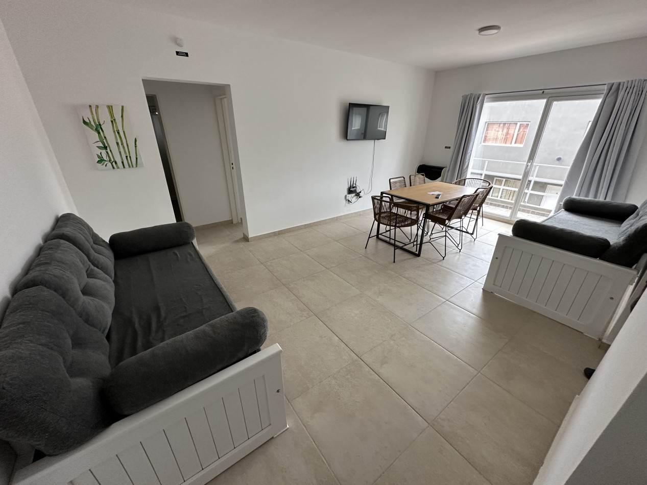 AMPLIO DEPTO DE 1 DORMITORIO CON COCHERA EN ZONA SUR 