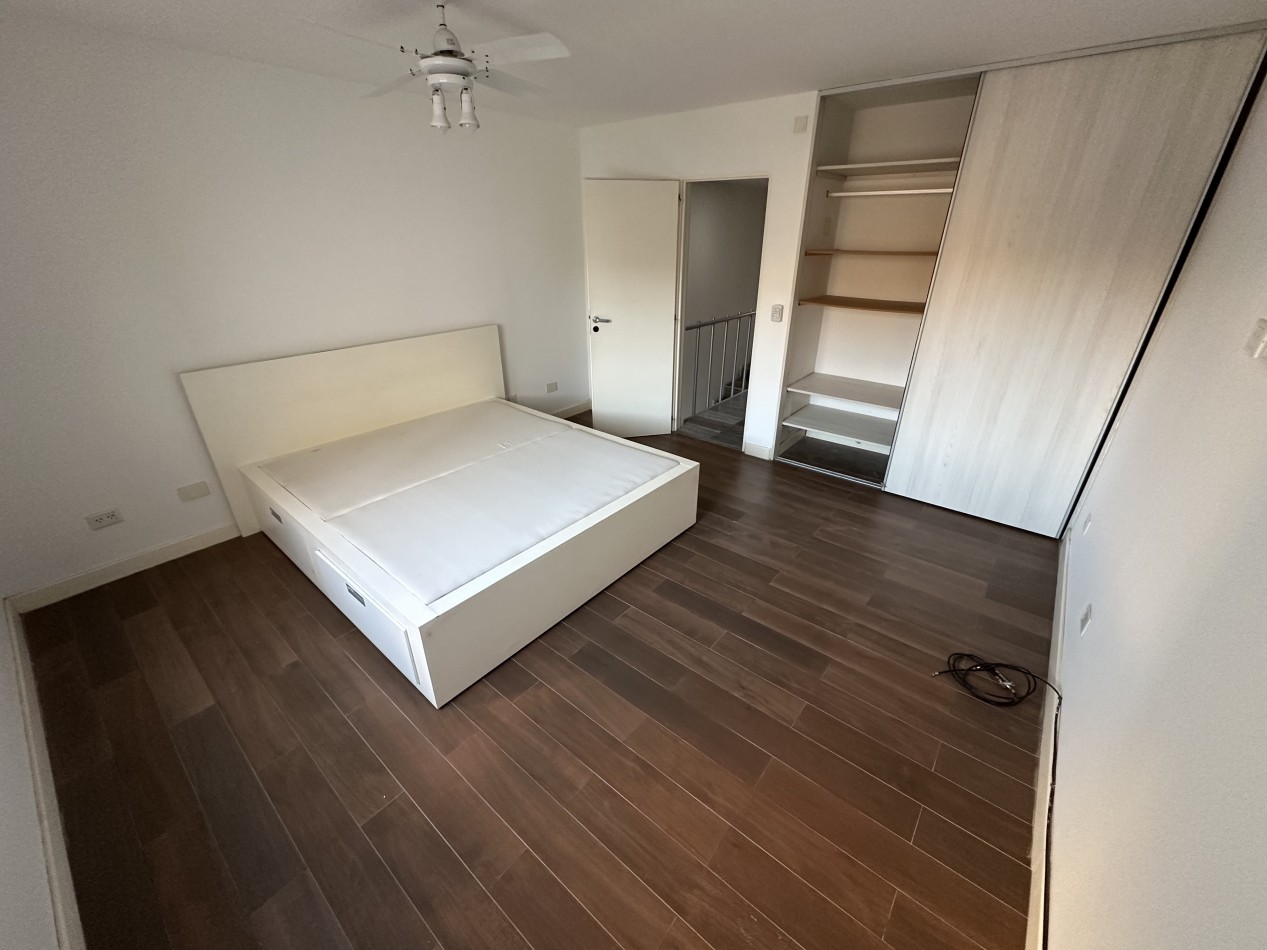 DUPLEX 2 DORMITORIOS CON PATIO Y ENTRADA VEHICULR EN ZONA SUR 