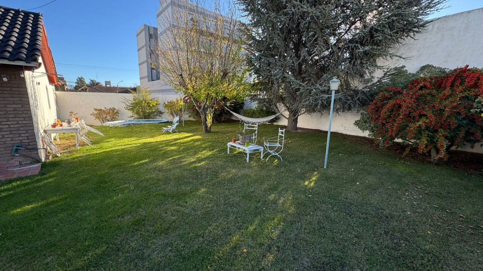 CASA 2 DORMITORIOS CON AMPLIO PATIO EN BARRIO SUR