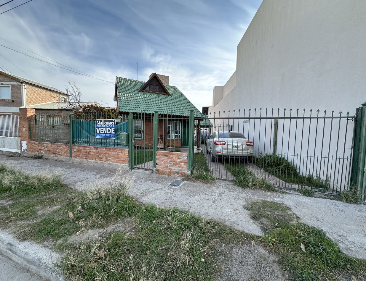 CASA 2 DORMITORIOS CON PATIO Y QUINCHO EN ZONA SUR