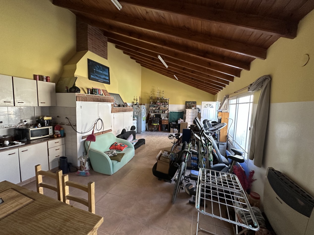 CASA 2 DORMITORIOS CON PATIO Y QUINCHO EN ZONA SUR