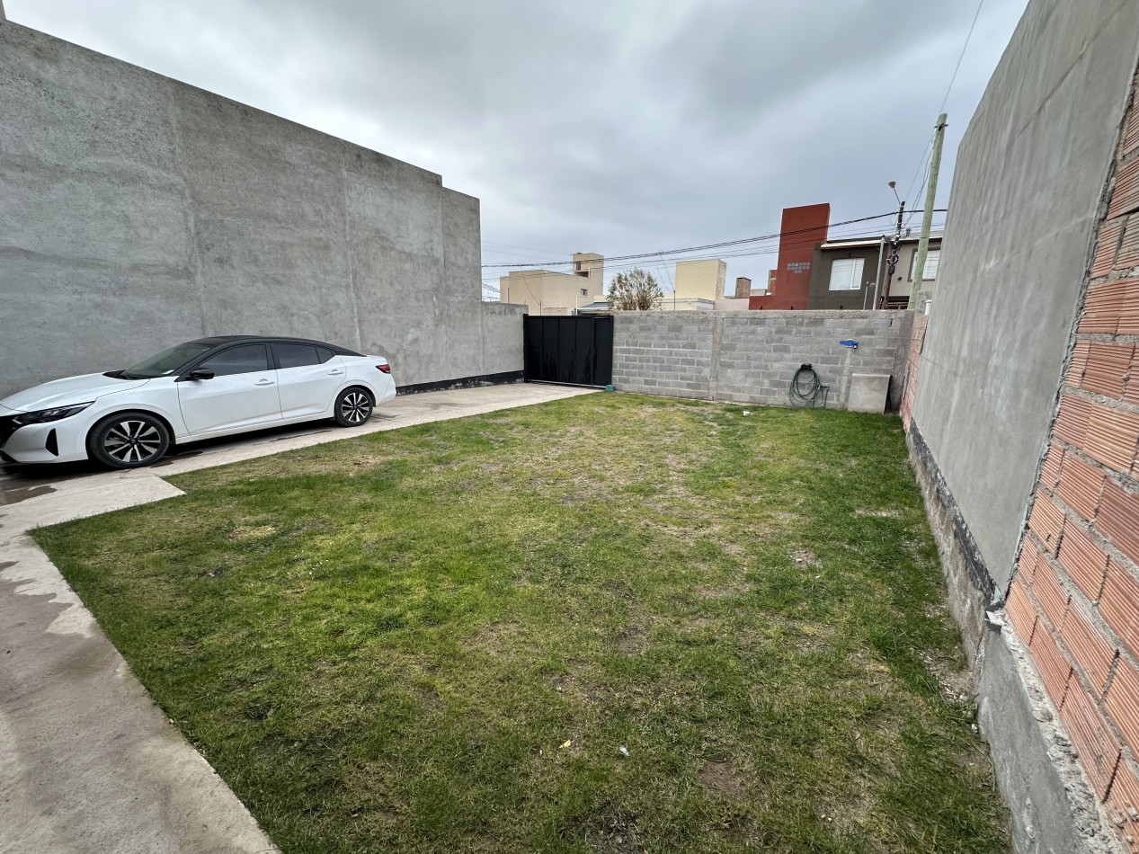 CASA 2 DORMITORIOS CON PATIO NUEVA EN SOLANA