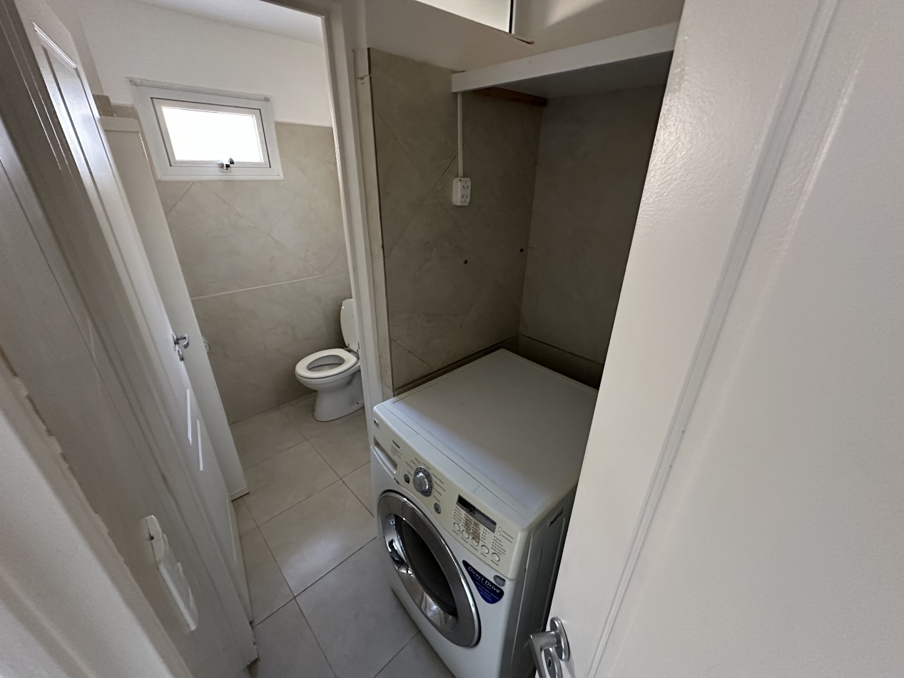 DUPLEX 2 DORMITORIOS CON COCHERA Y PATIO CON PARRILLA