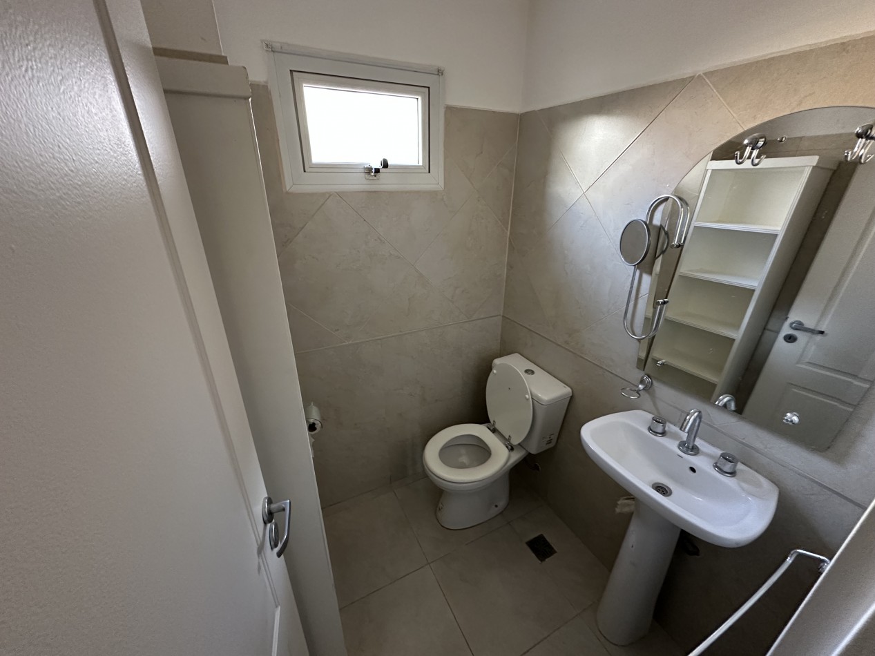 DUPLEX 2 DORMITORIOS CON COCHERA Y PATIO CON PARRILLA