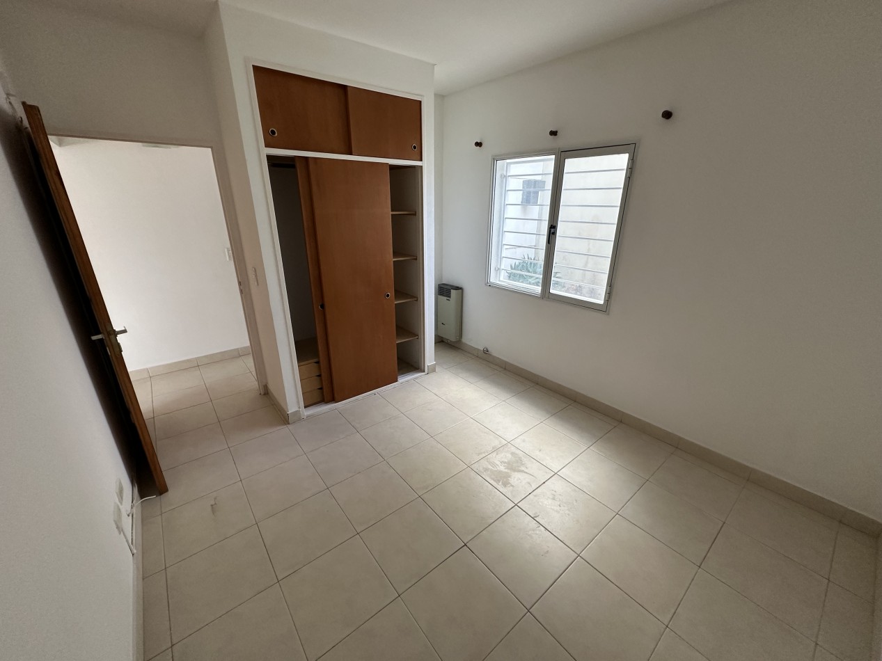 DEPTO 2 DORMITORIOS CON PATIO EN ZONA SUR