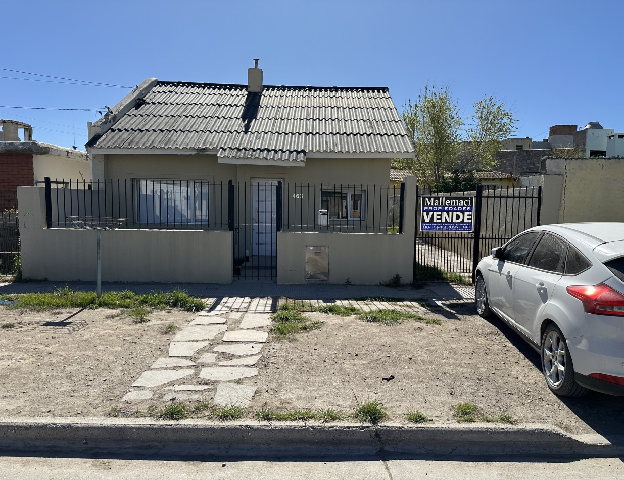 CASA 2 DORMITORIOS CON PATIO Y ENTRADA VEHICULAR