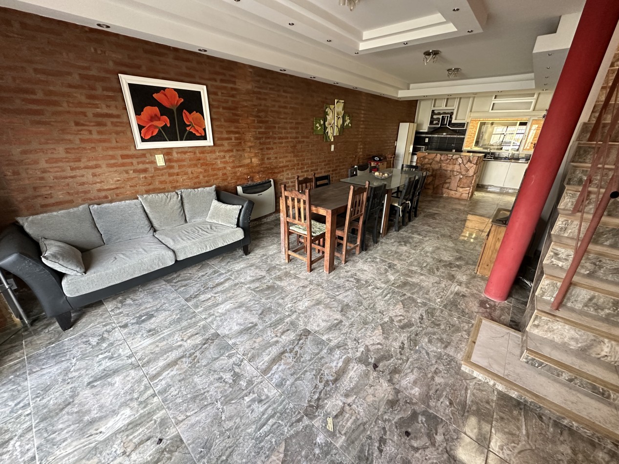 DUPLEX 3 DORMITORIOS CON COCHERA, PATIO Y QUINCHO