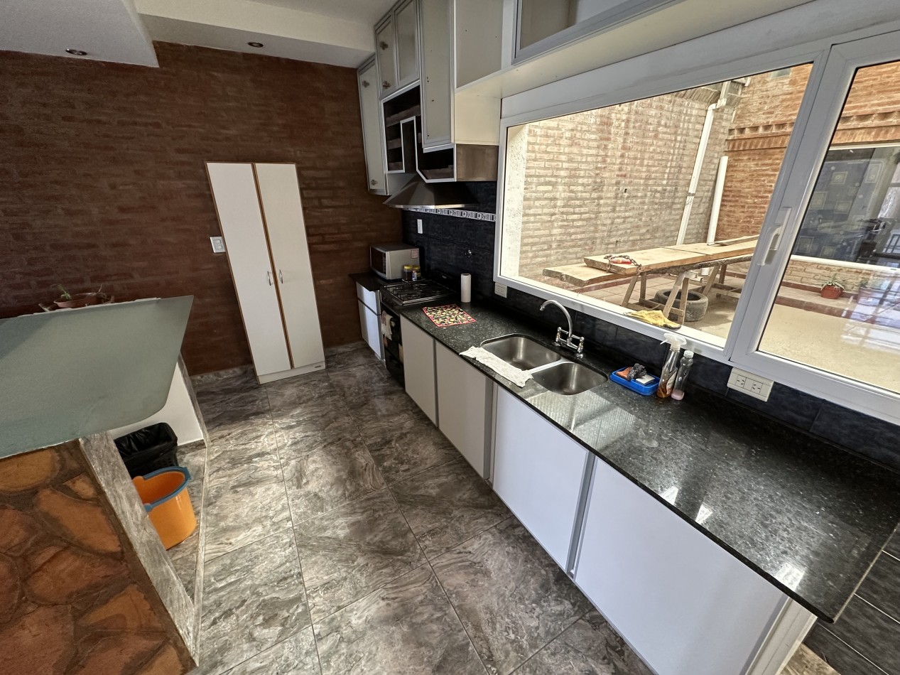 DUPLEX 3 DORMITORIOS CON COCHERA, PATIO Y QUINCHO