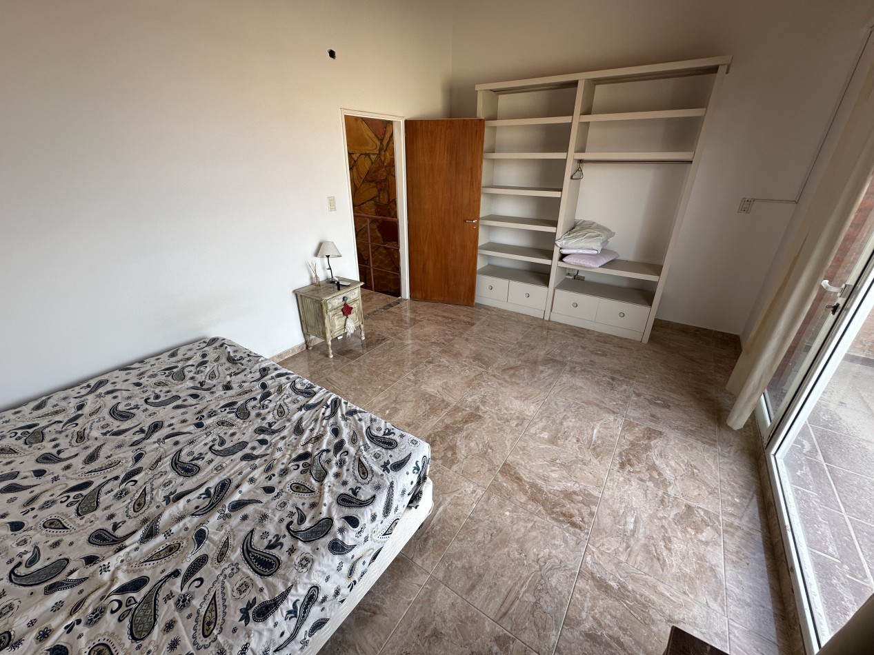 DUPLEX 3 DORMITORIOS CON COCHERA, PATIO Y QUINCHO