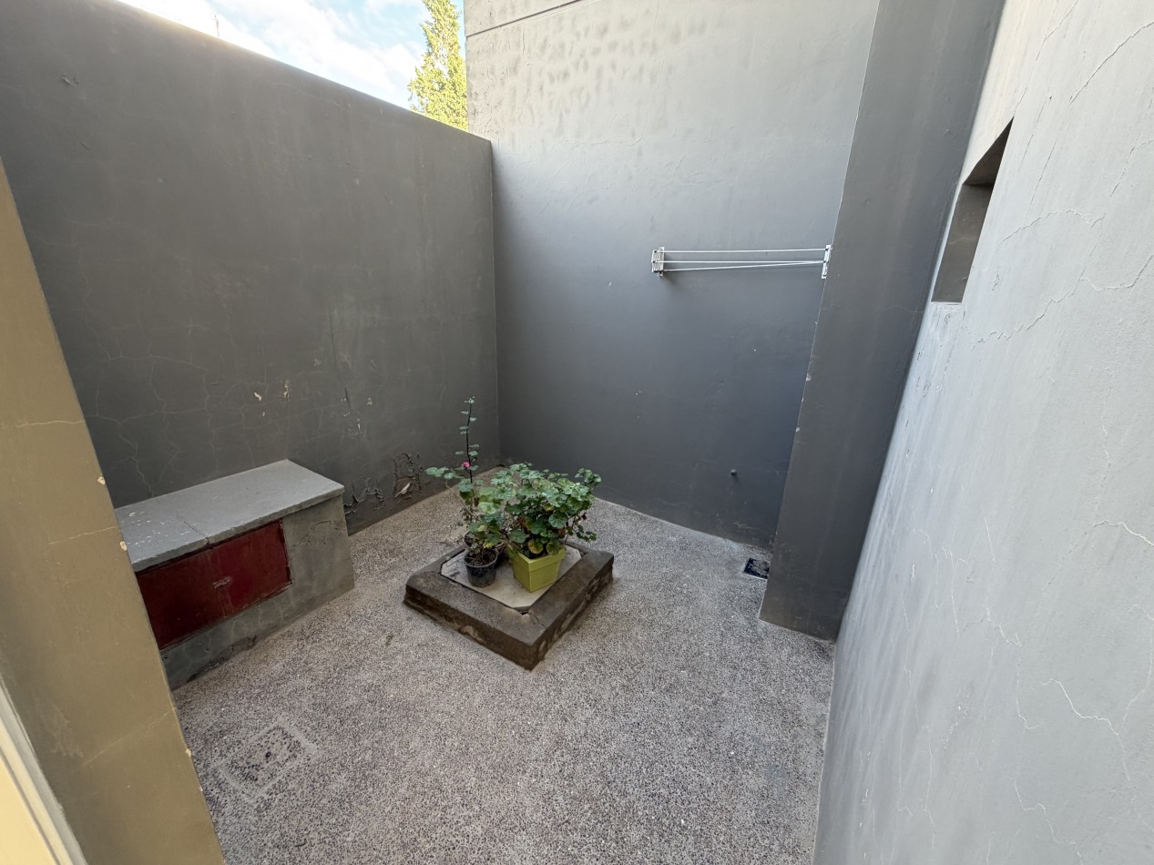 DEPTO 1 DORMITORIO CON PATIO EN BARRIO SUR 