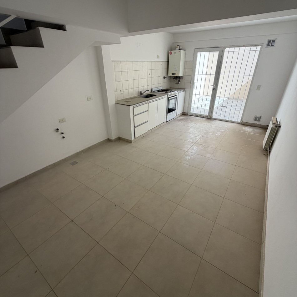 DUPLEX 2 DORMITORIOS CON PATIO Y TERRAZA