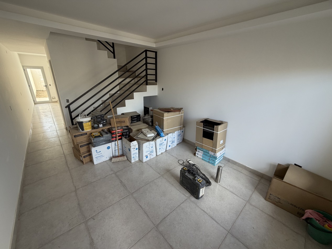 DUPLEX A ESTRENAR EN BARRIO SUR CON PATIO Y COCHERA 