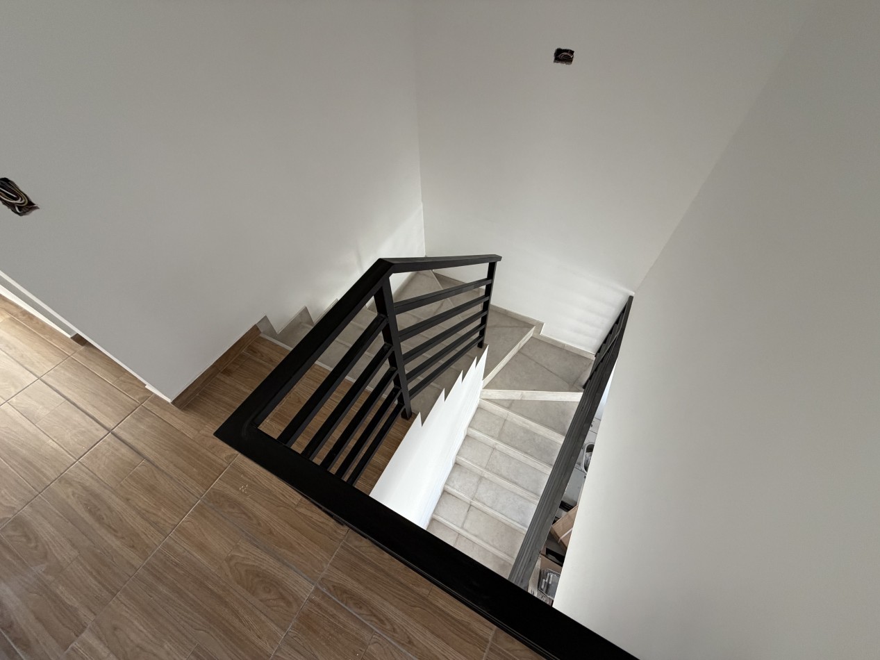 DUPLEX A ESTRENAR EN BARRIO SUR CON PATIO Y COCHERA 