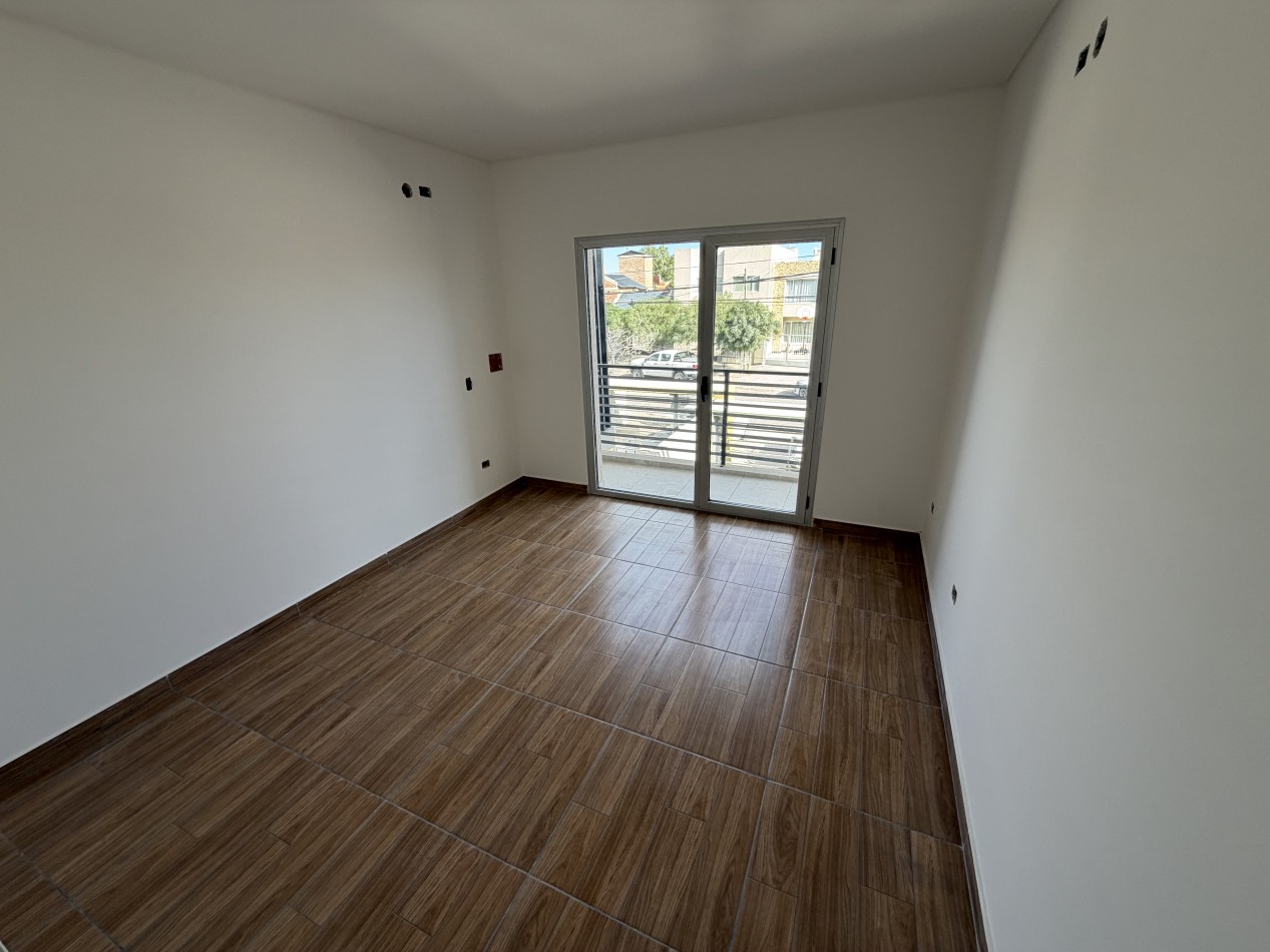 DUPLEX A ESTRENAR EN BARRIO SUR CON PATIO Y COCHERA 
