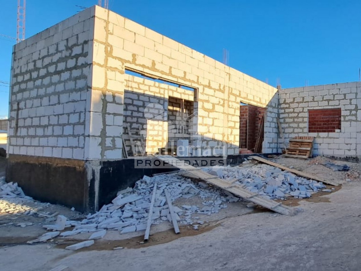 CASA 2 DORMITORIOS A TERMINAR CON 70% DE AVANCE DE OBRA 