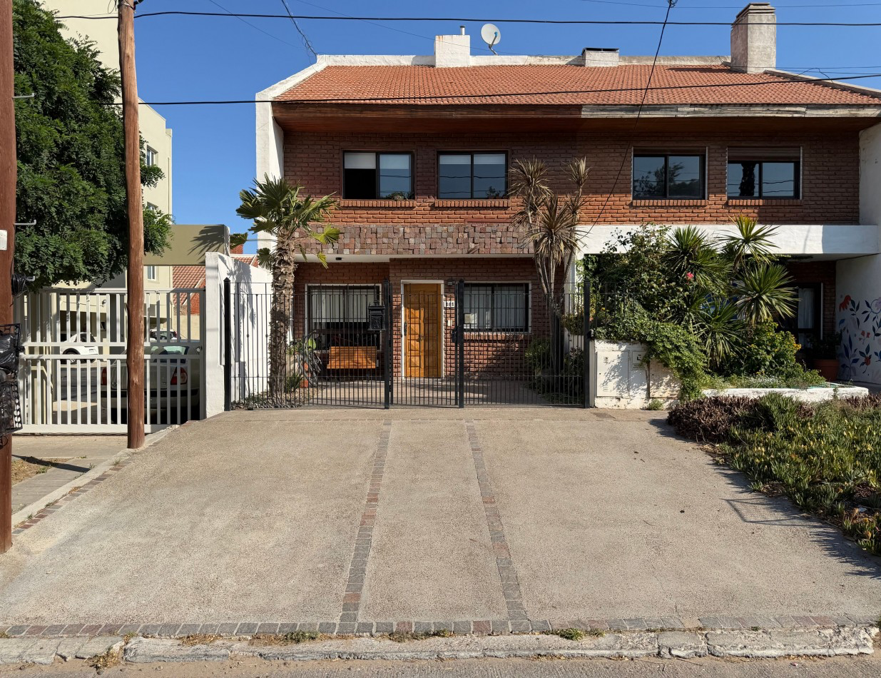 DUPLEX DE 3 HABITACIONES Y PATIO CON PARRILLA EN BARRIO SUR