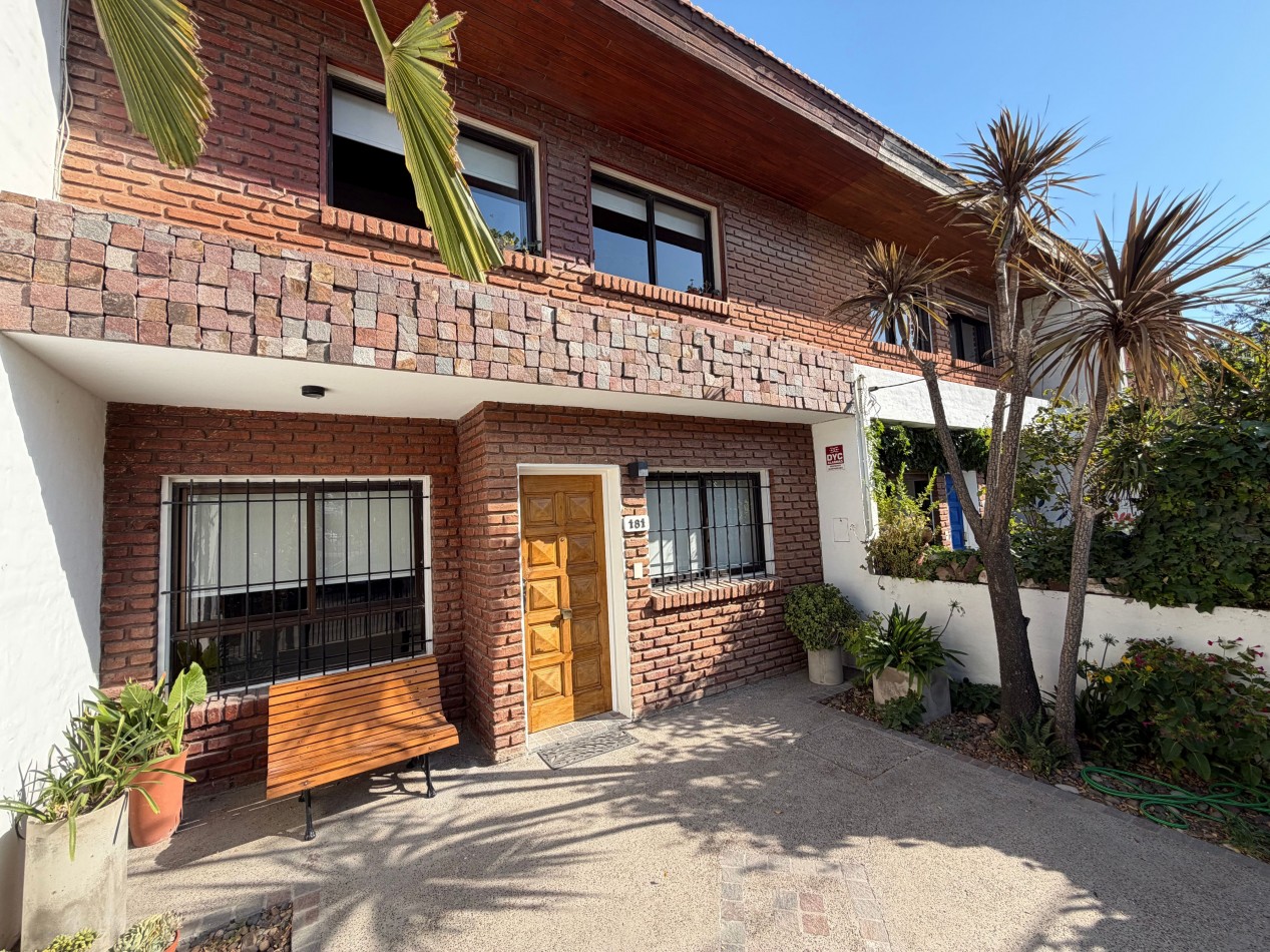 DUPLEX DE 3 HABITACIONES Y PATIO CON PARRILLA EN BARRIO SUR