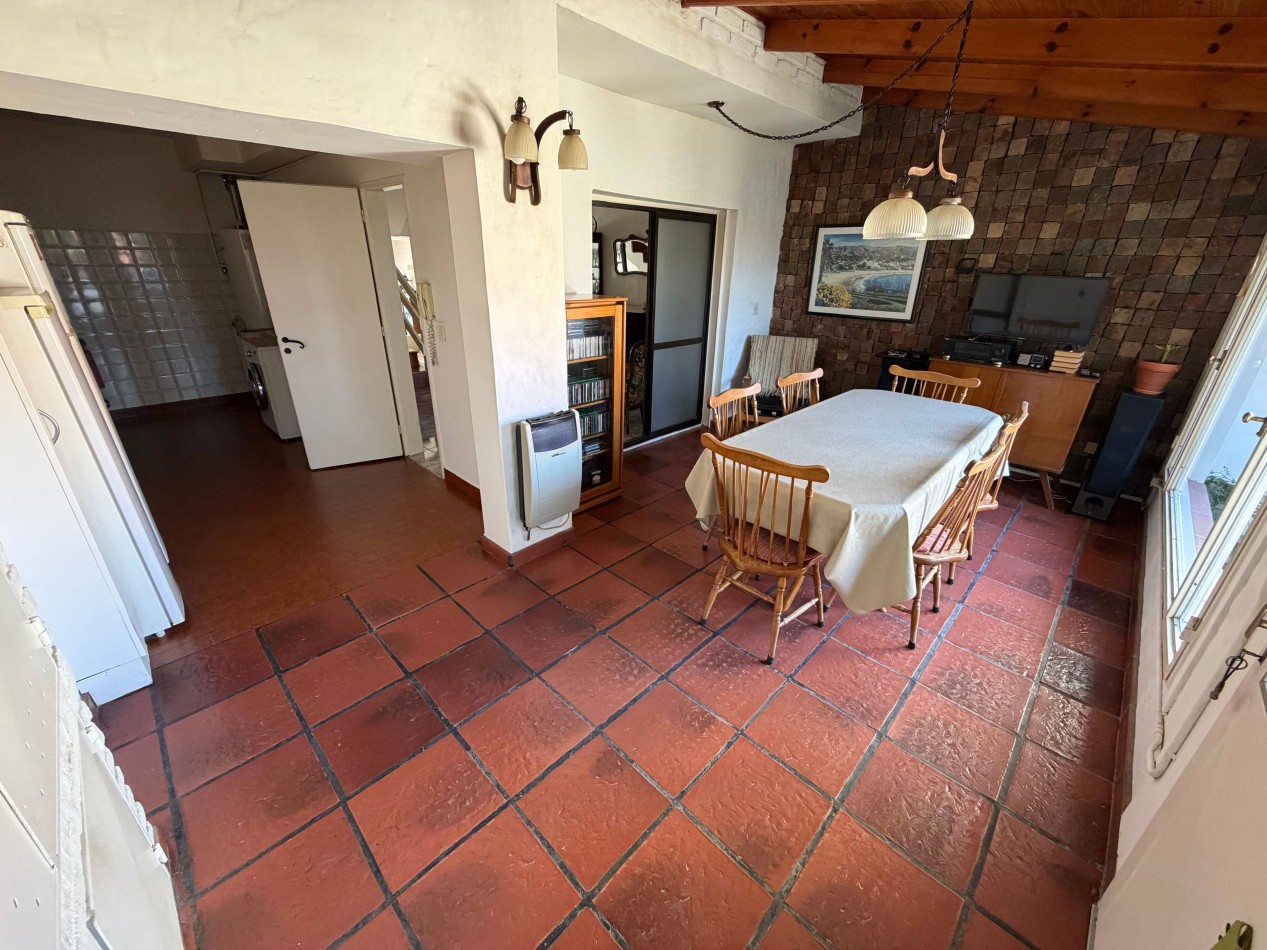 DUPLEX DE 3 HABITACIONES Y PATIO CON PARRILLA EN BARRIO SUR