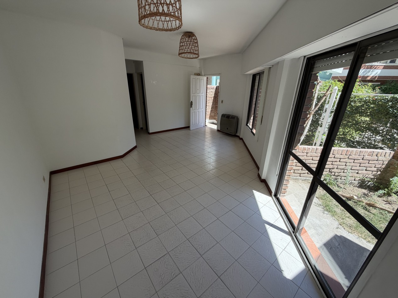 DUPLEX 2 DORMITORIOS CON PATIO EN BARRIO SUR