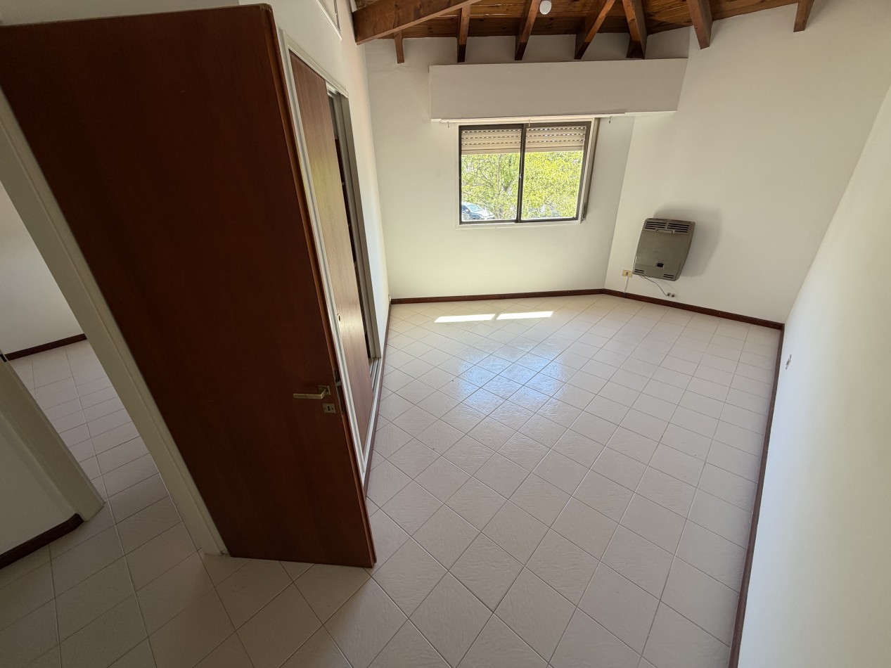 DUPLEX 2 DORMITORIOS CON PATIO EN BARRIO SUR