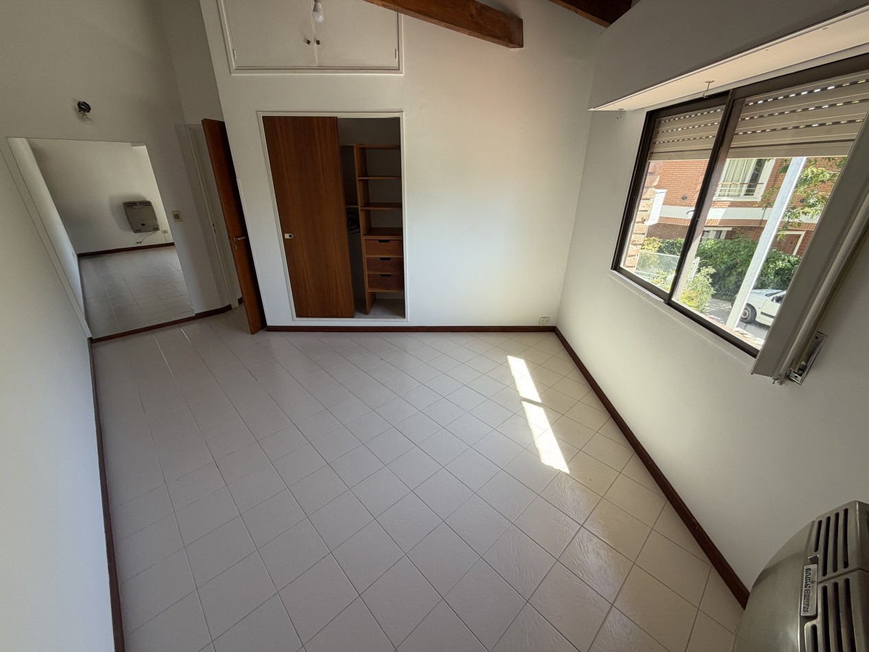 DUPLEX 2 DORMITORIOS CON PATIO EN BARRIO SUR