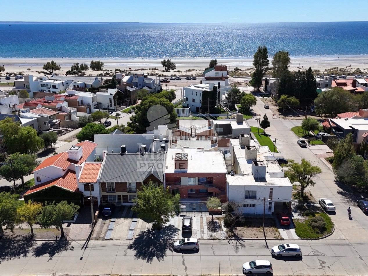 DUPLEX 3 DORMITORIOS CON COCHERA Y PATIO EN BARRIO SUR 