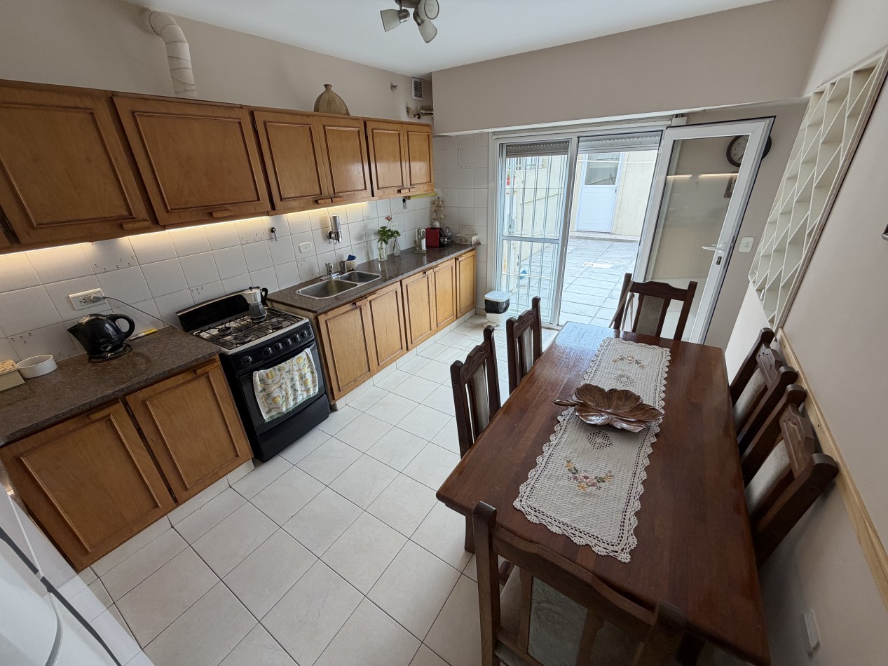 DUPLEX 3 DORMITORIOS CON COCHERA Y PATIO EN BARRIO SUR 